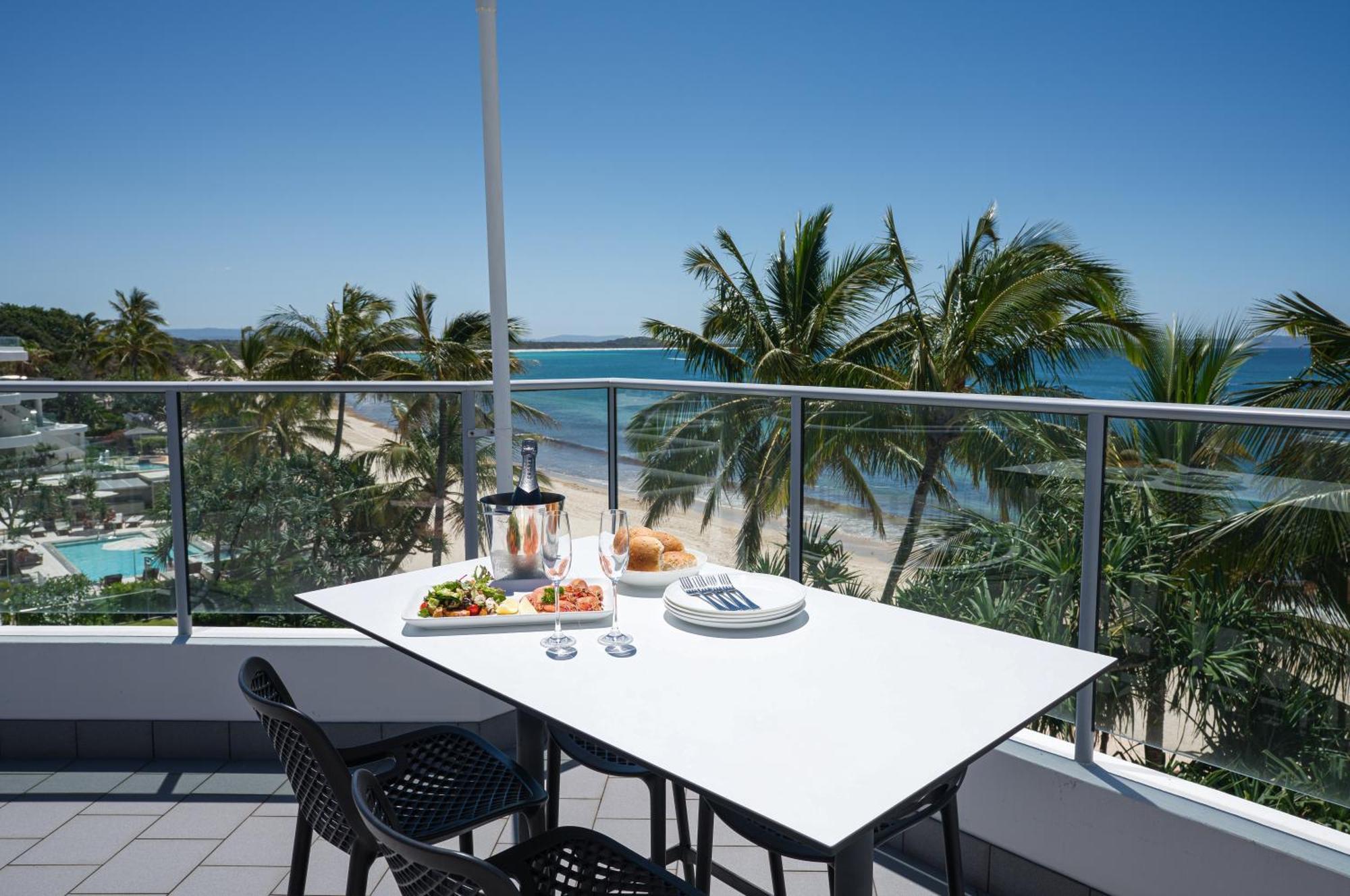 On The Beach Noosa Resort Esterno foto